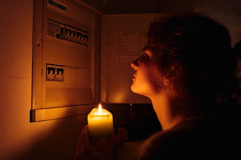 What to Do When the Power Goes Out During a Heat Wave